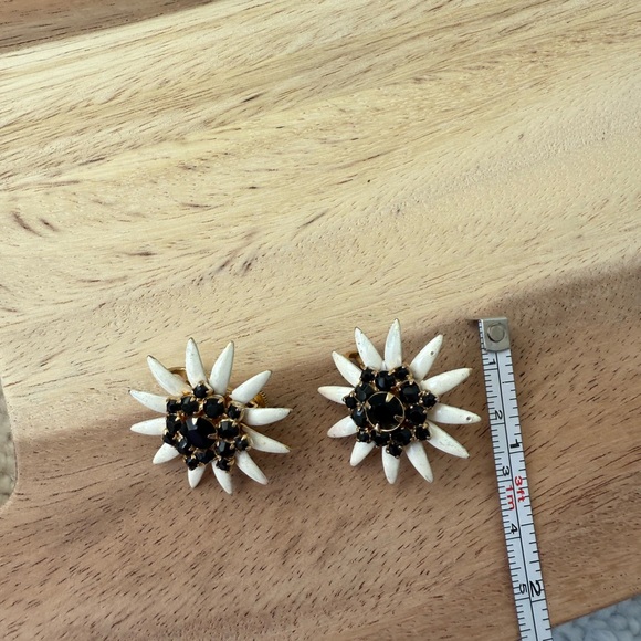 Vintage Vendome Signed Clip On Earrings - Picture 7 of 11